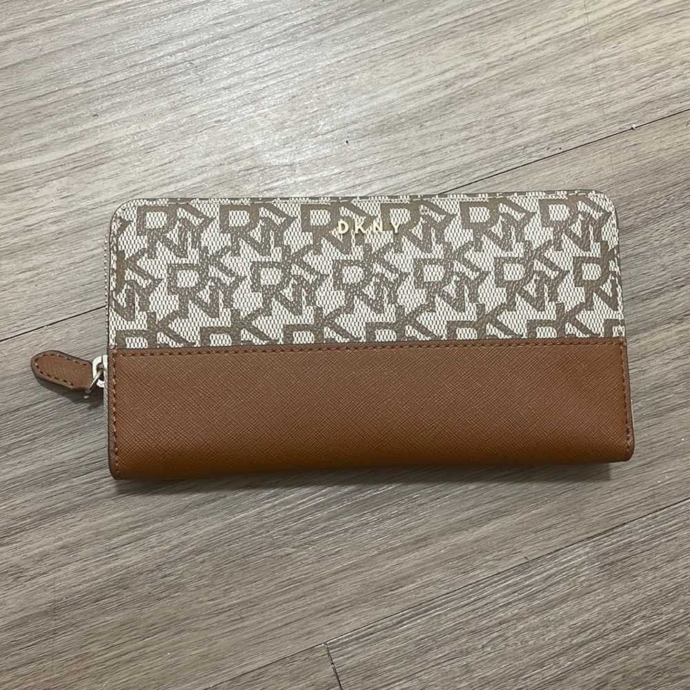 DKNY wallet